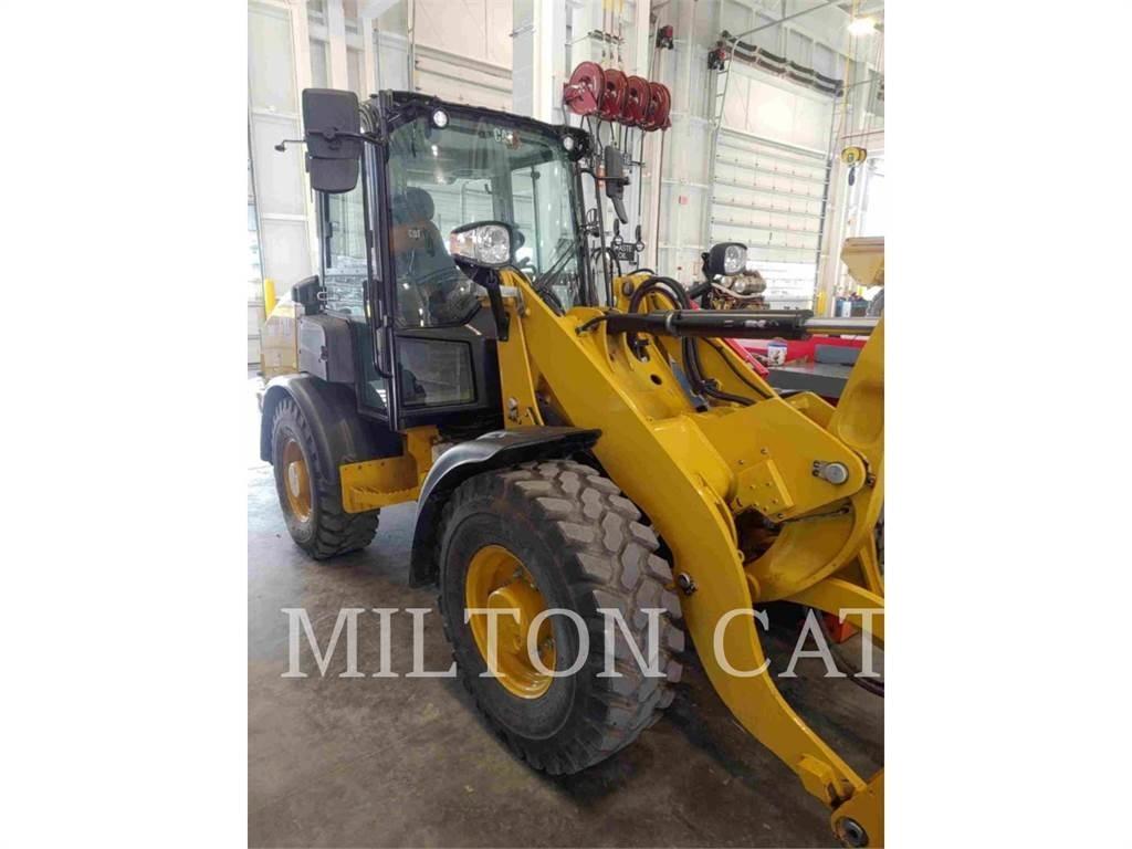 CAT 906 Колесни товарачи