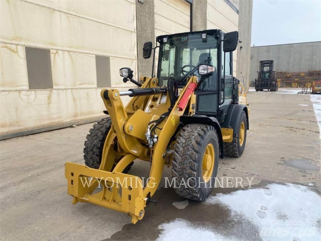 CAT 906 Колесни товарачи