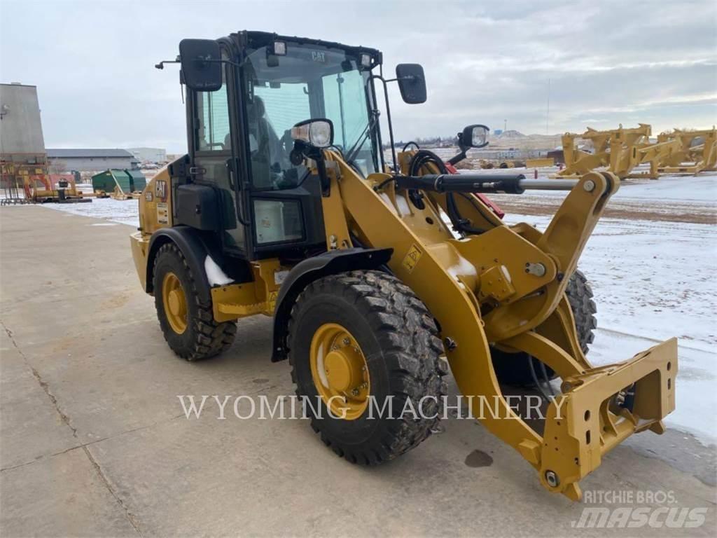 CAT 906 Колесни товарачи