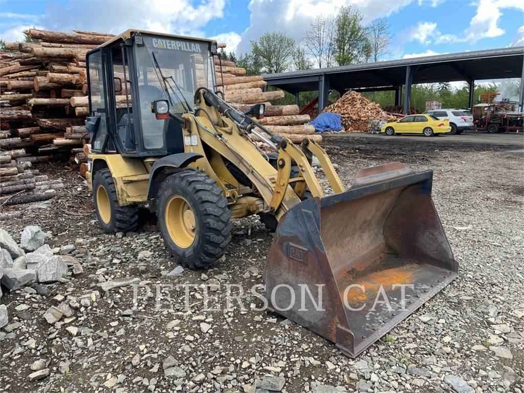 CAT 906 Колесни товарачи