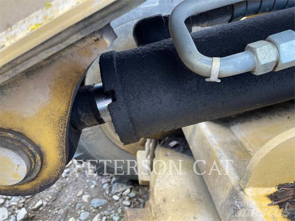 CAT 906 Колесни товарачи