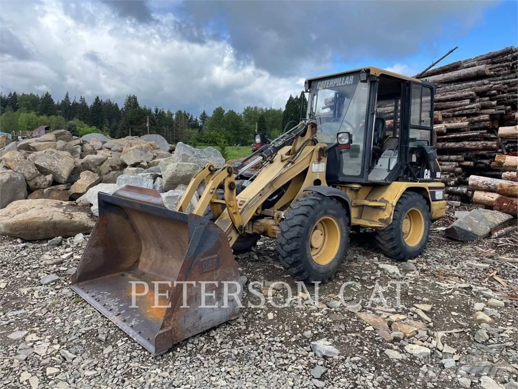 CAT 906 Колесни товарачи