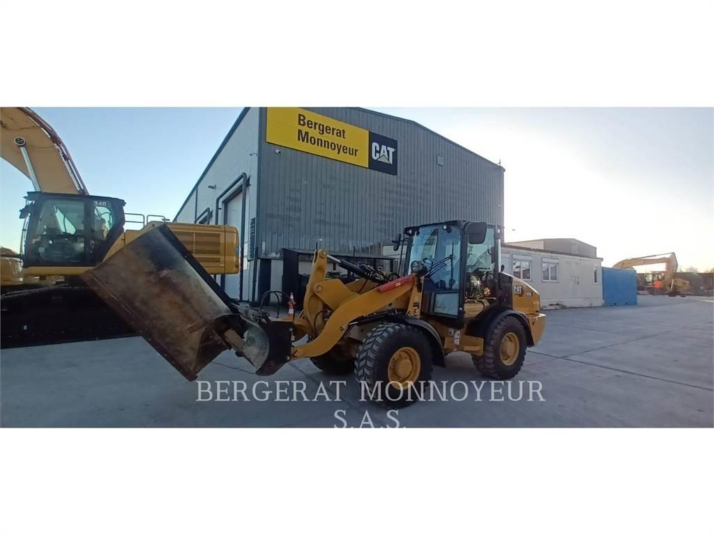 CAT 906 Колесни товарачи