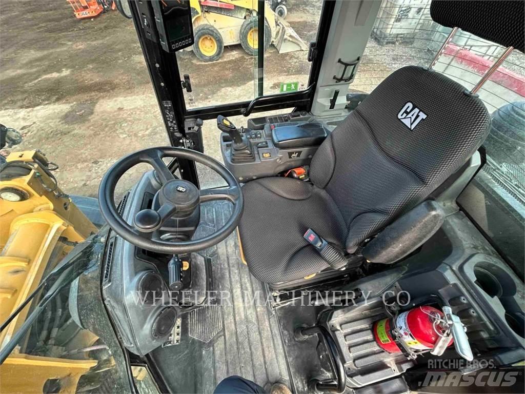 CAT 906 Колесни товарачи