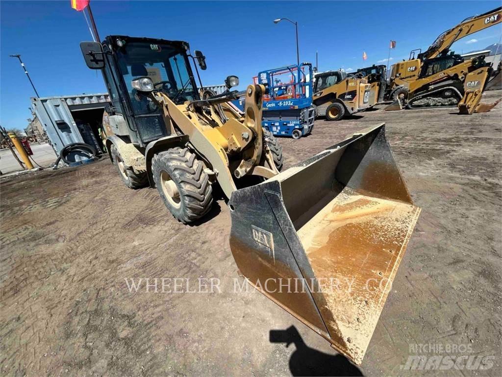 CAT 906 Колесни товарачи