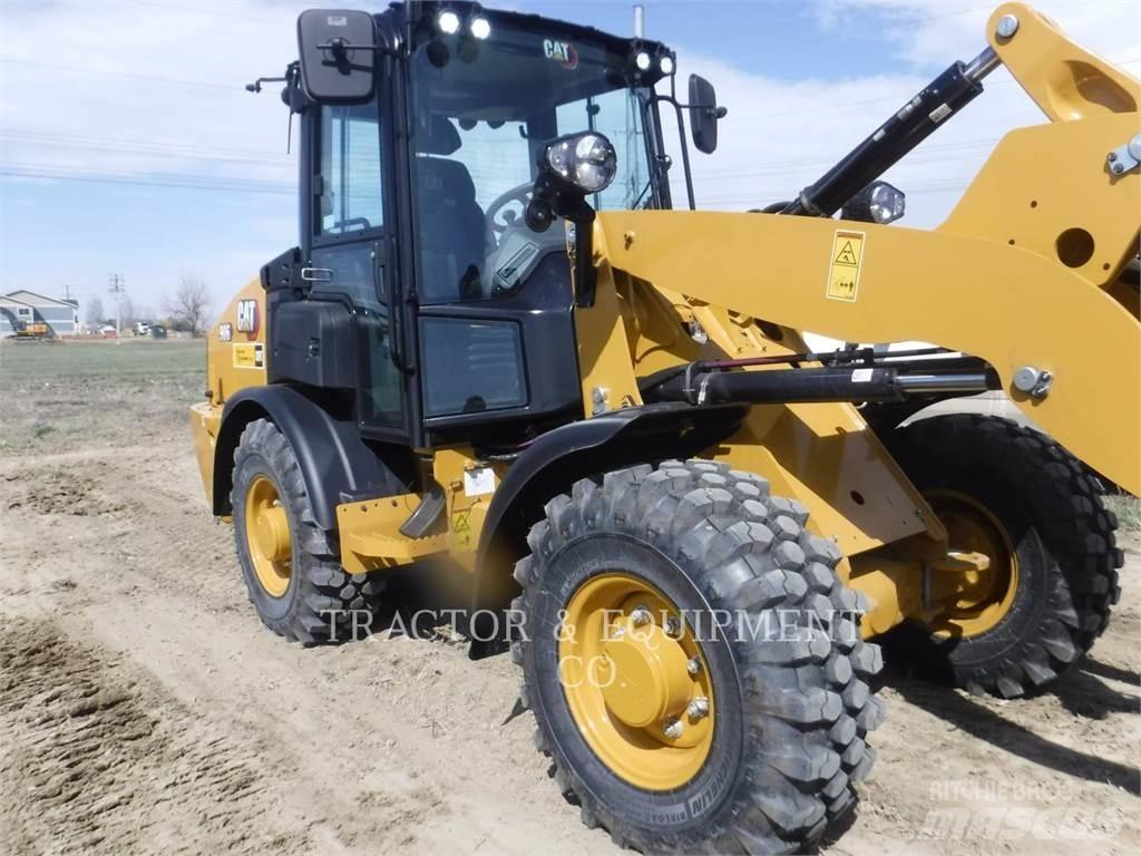 CAT 906 Колесни товарачи