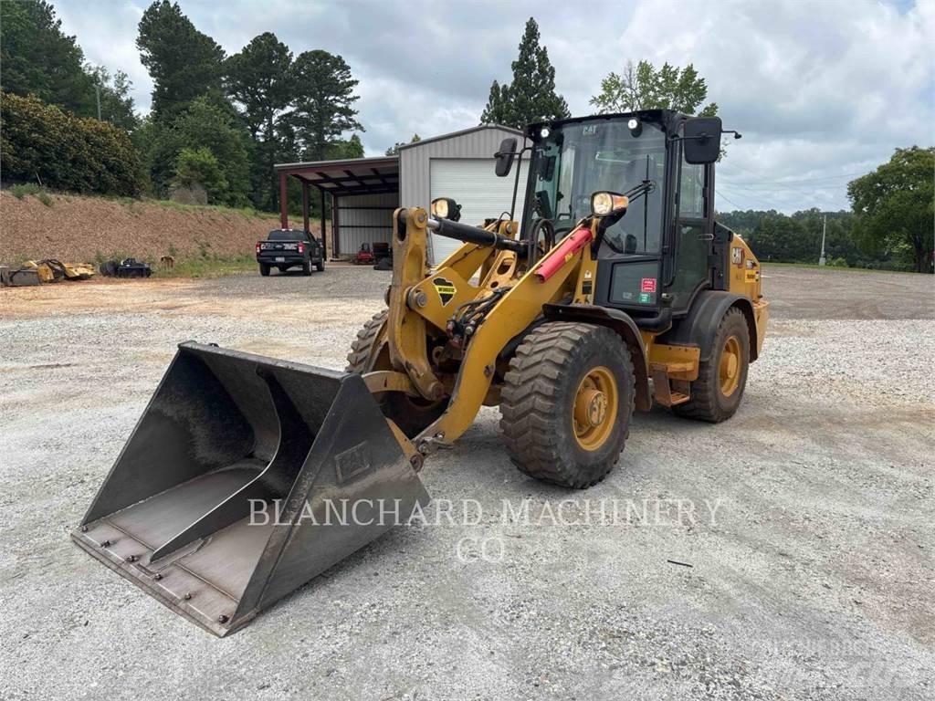 CAT 906 Колесни товарачи