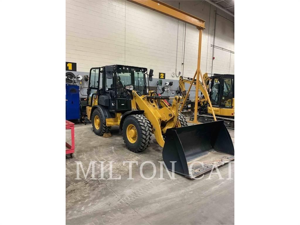 CAT 906 Колесни товарачи