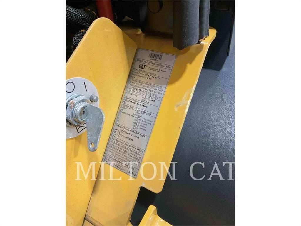 CAT 906 Колесни товарачи