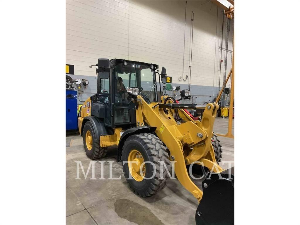 CAT 906 Колесни товарачи