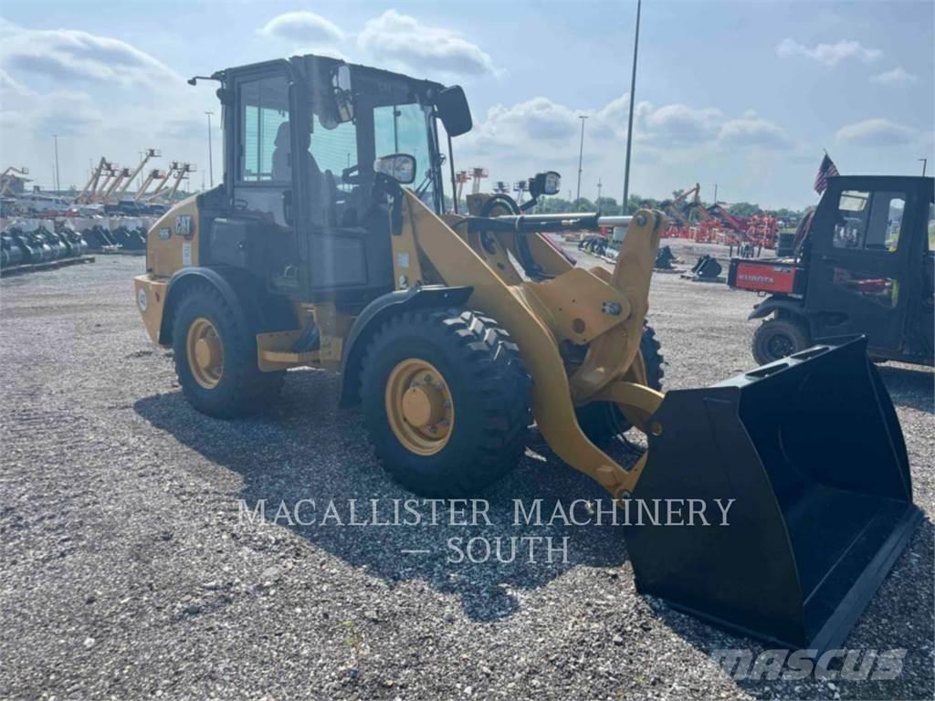 CAT 906 Колесни товарачи