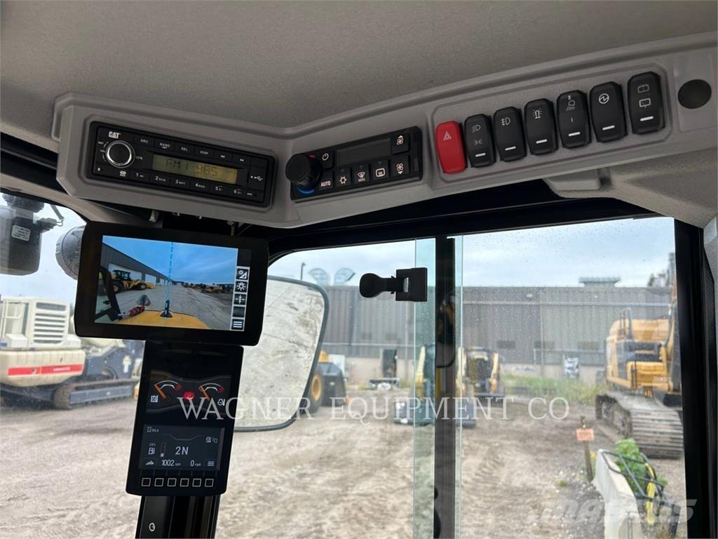 CAT 906 Колесни товарачи