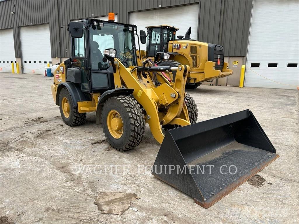 CAT 906 Колесни товарачи
