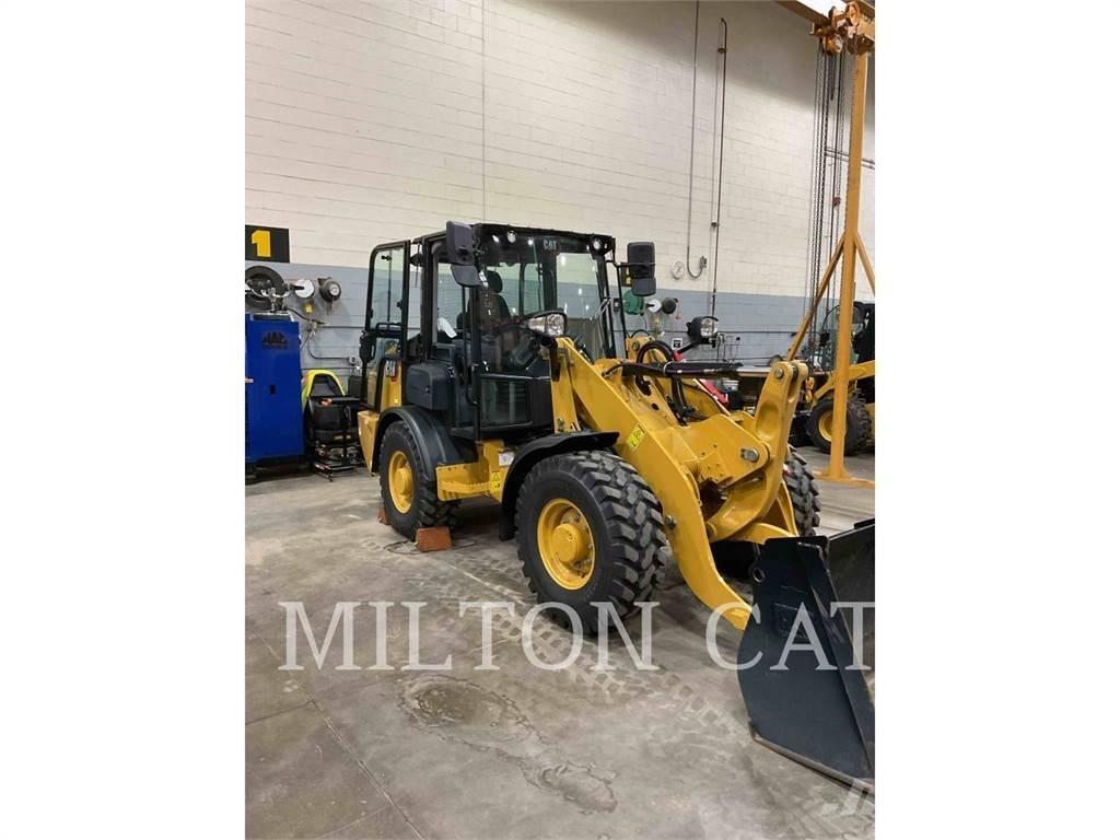 CAT 906 Колесни товарачи