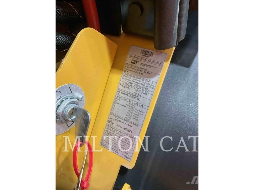 CAT 906 Колесни товарачи