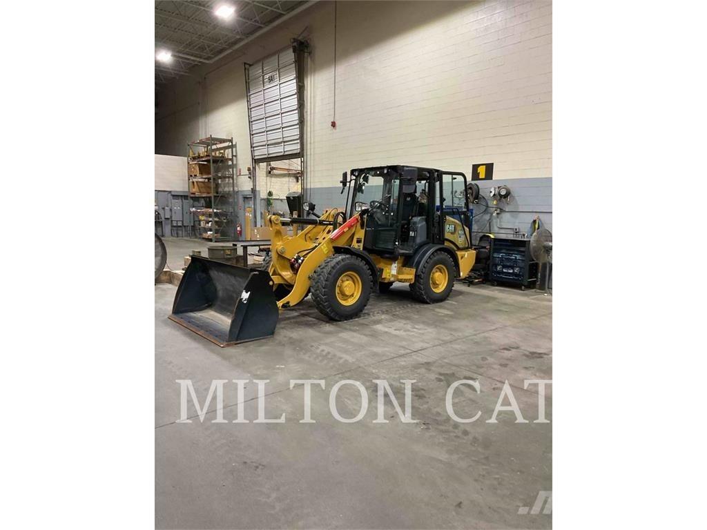 CAT 906 Колесни товарачи