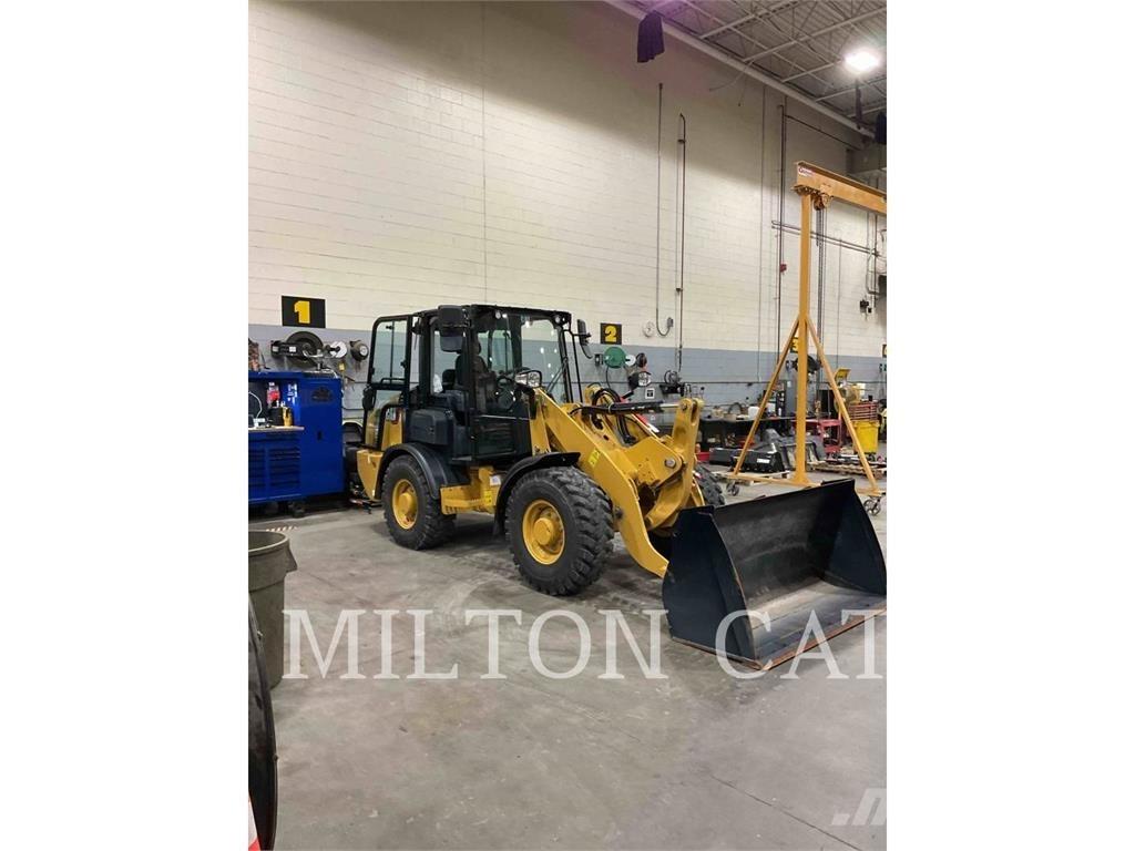 CAT 906 Колесни товарачи