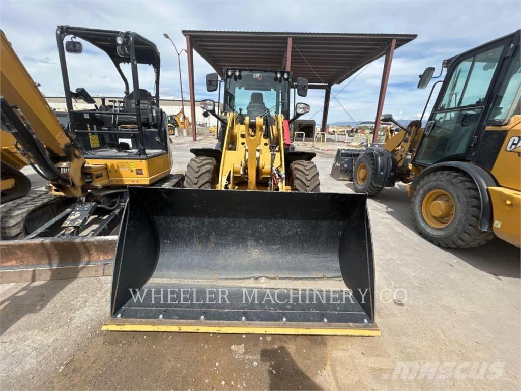 CAT 906 Колесни товарачи