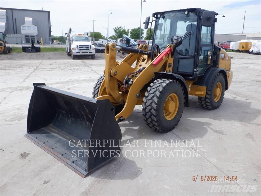 CAT 906-14 Колесни товарачи