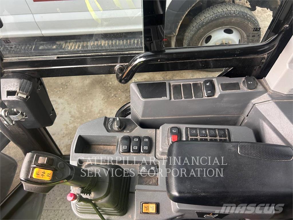 CAT 906-14 Колесни товарачи