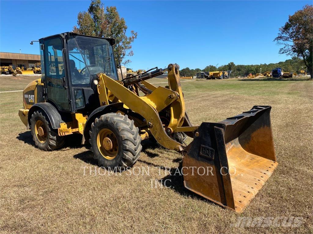 CAT 906 M Колесни товарачи