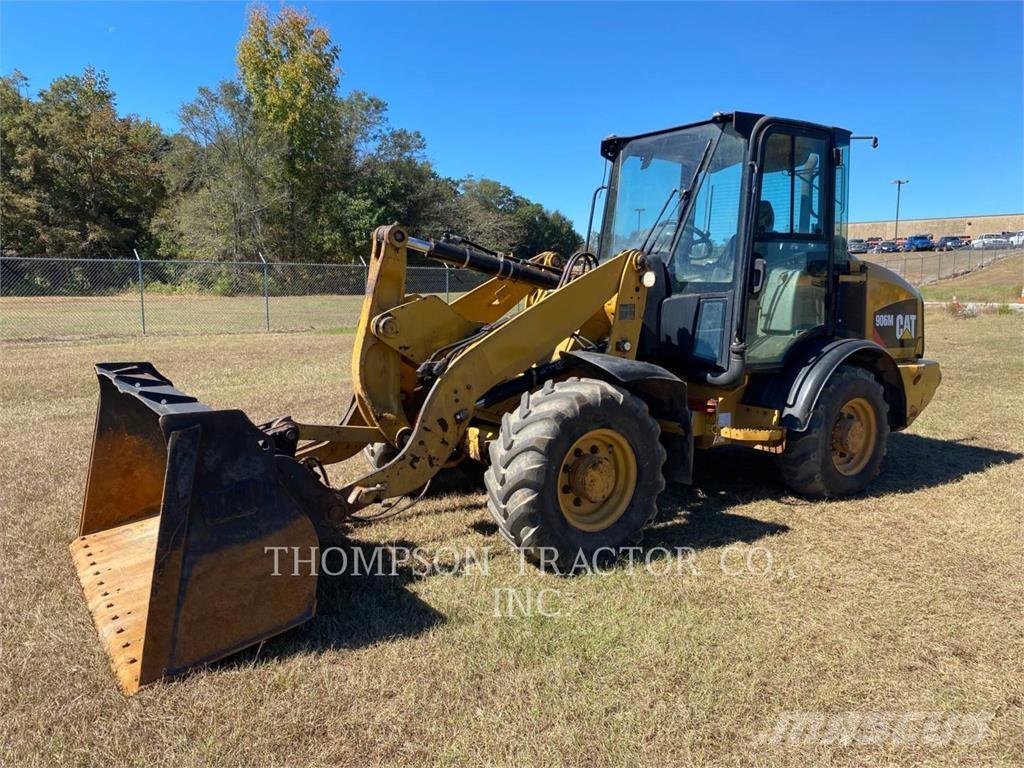 CAT 906 M Колесни товарачи