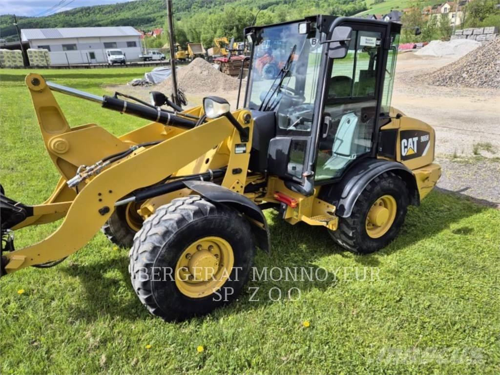 CAT 906H Колесни товарачи