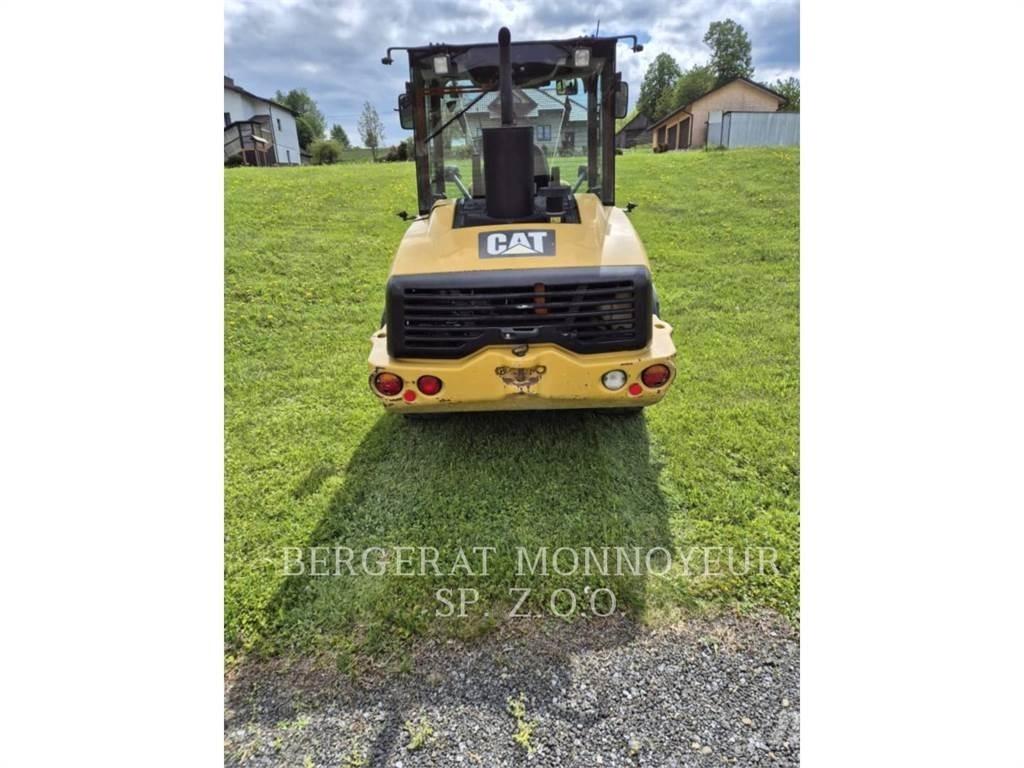 CAT 906H Колесни товарачи