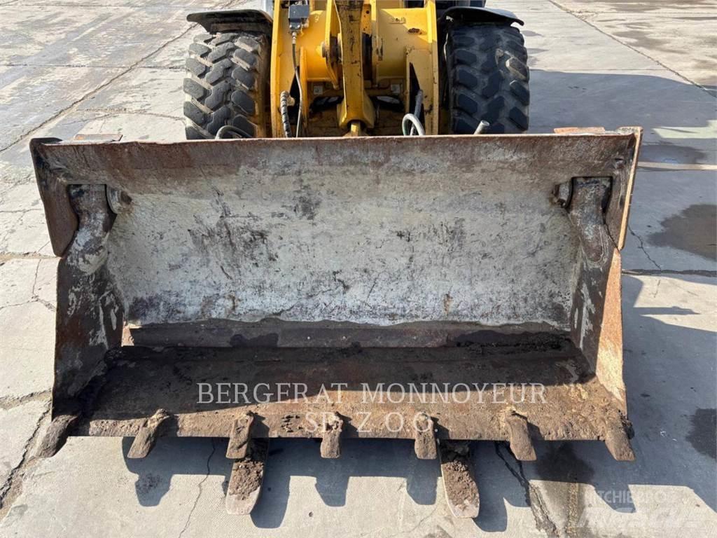 CAT 906H2 Колесни товарачи