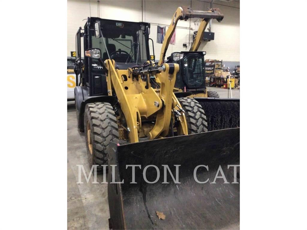 CAT 906M Колесни товарачи