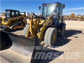 CAT 906M Колесни товарачи