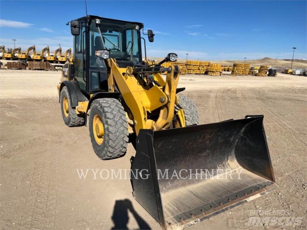CAT 906M Колесни товарачи