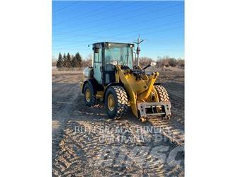 CAT 906M Колесни товарачи