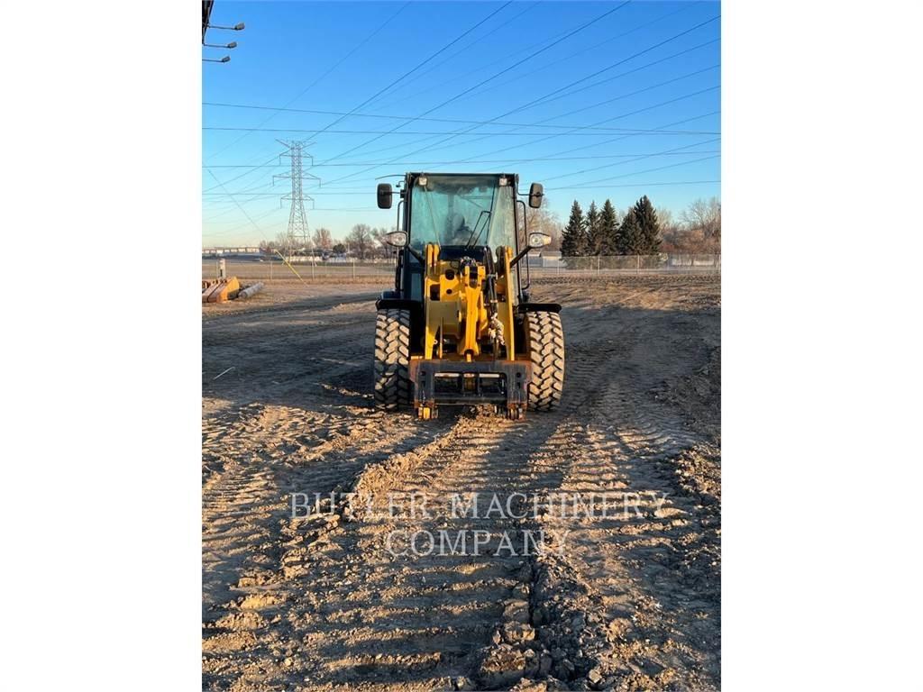 CAT 906M Колесни товарачи