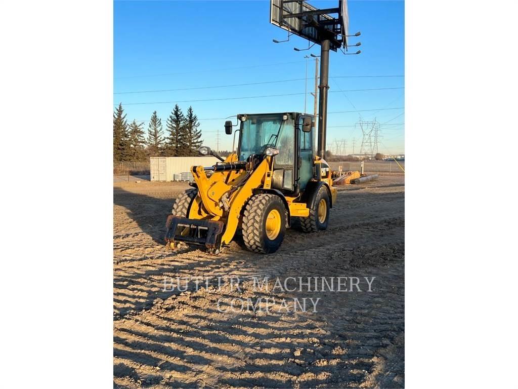 CAT 906M Колесни товарачи