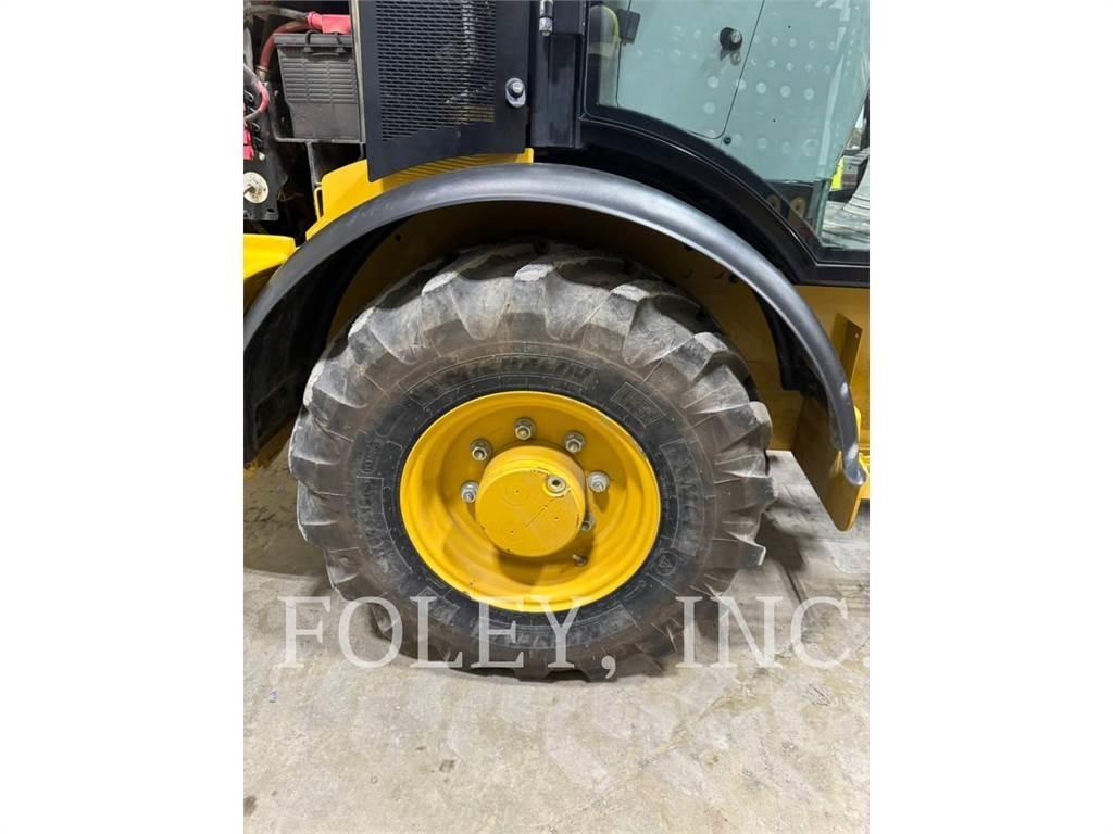 CAT 906M Колесни товарачи