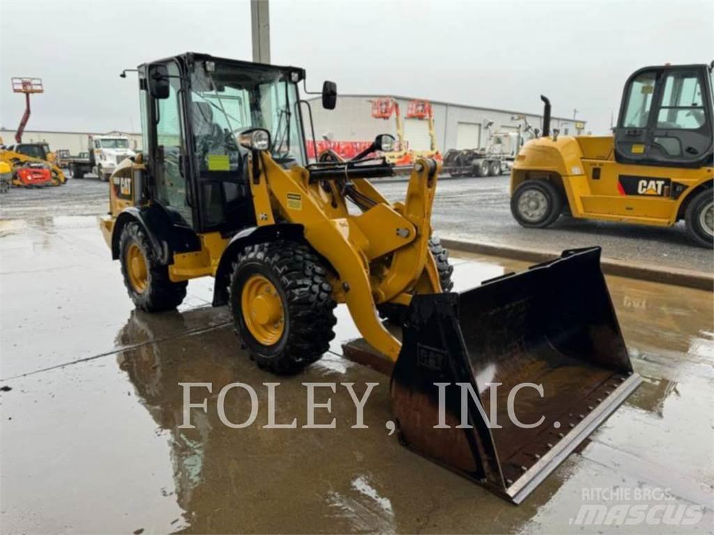 CAT 906M Колесни товарачи