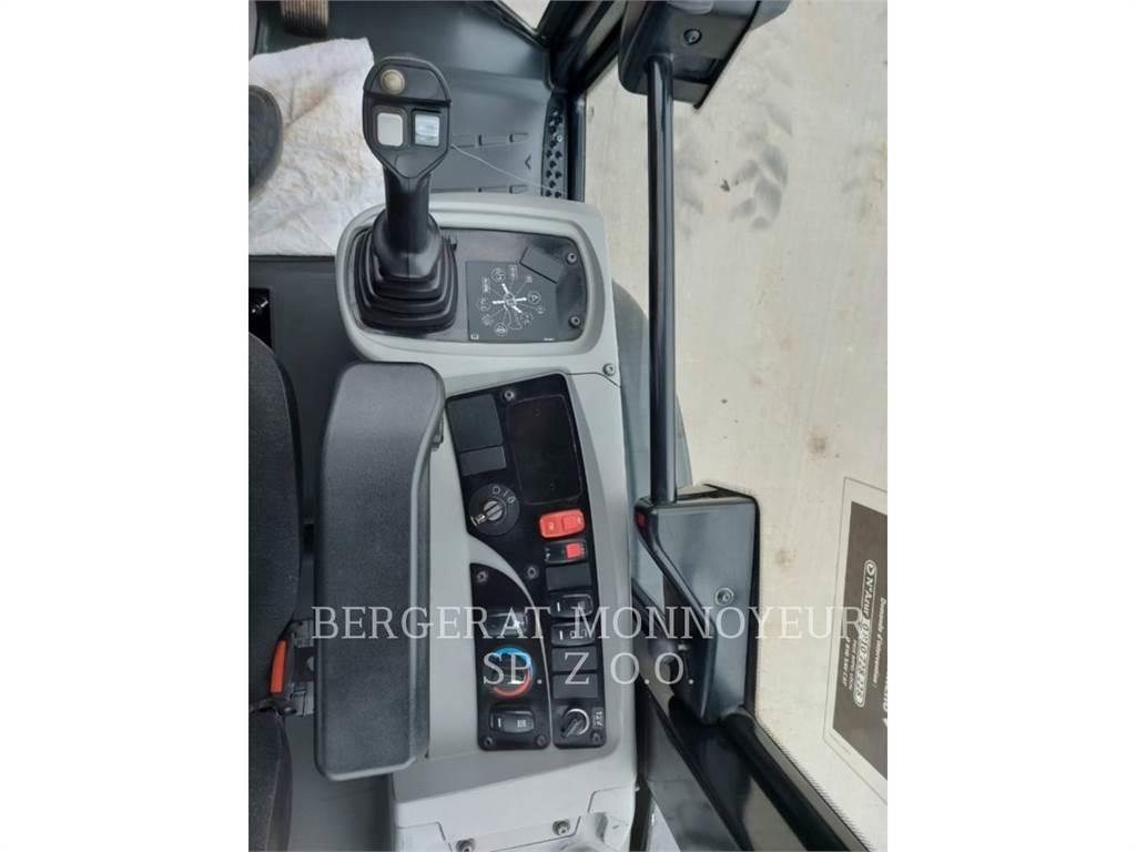 CAT 906M Колесни товарачи
