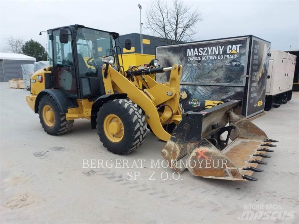 CAT 906M Колесни товарачи