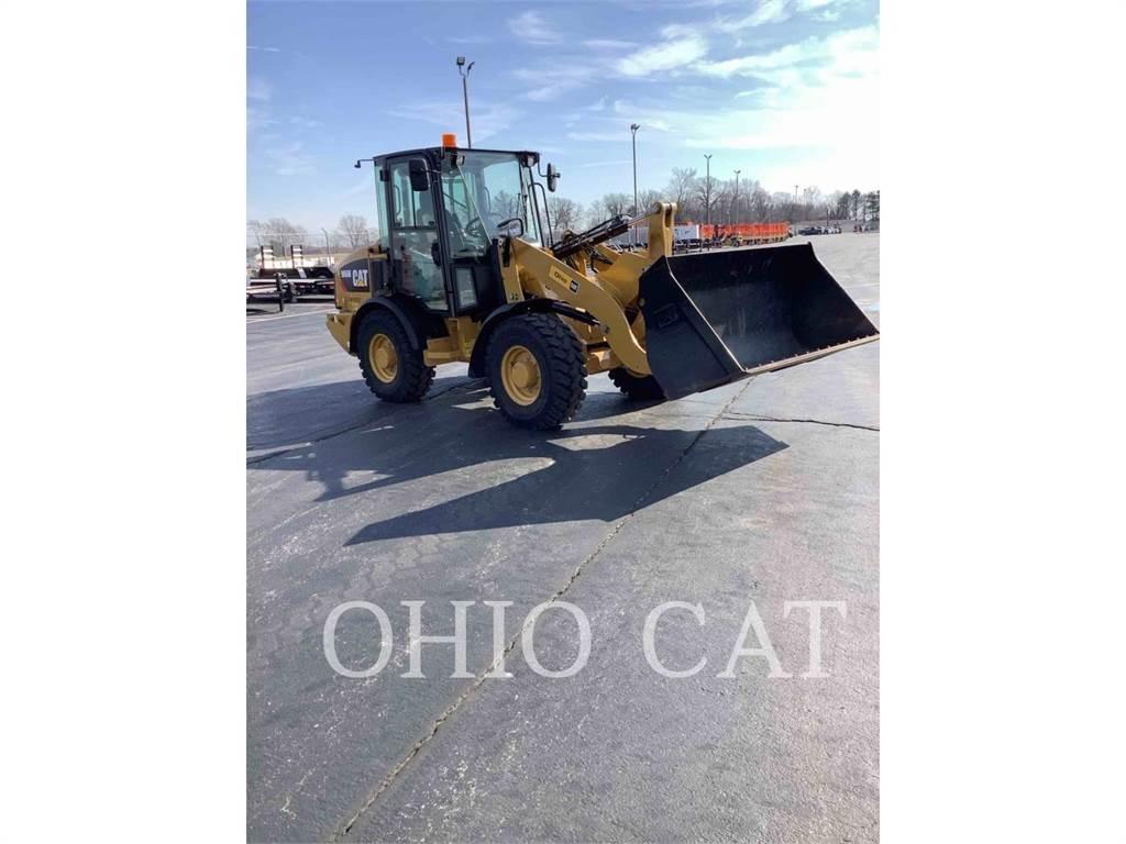 CAT 906M Мини товарачи