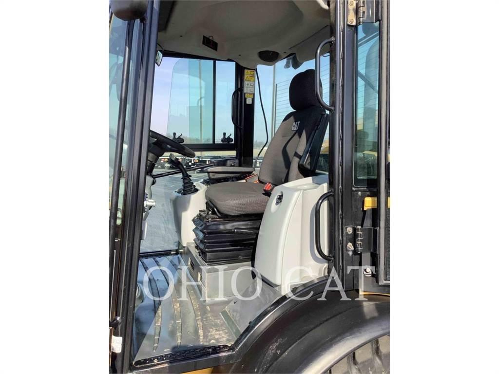 CAT 906M Мини товарачи