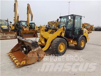 CAT 906M Колесни товарачи