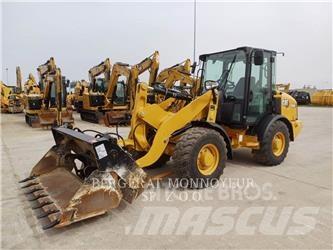 CAT 906M Колесни товарачи