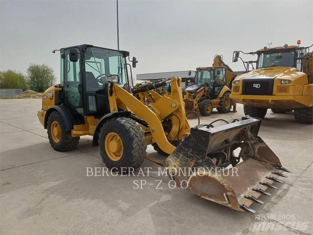 CAT 906M Колесни товарачи