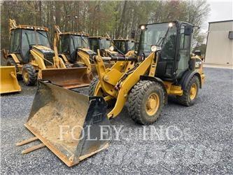 CAT 906M Колесни товарачи