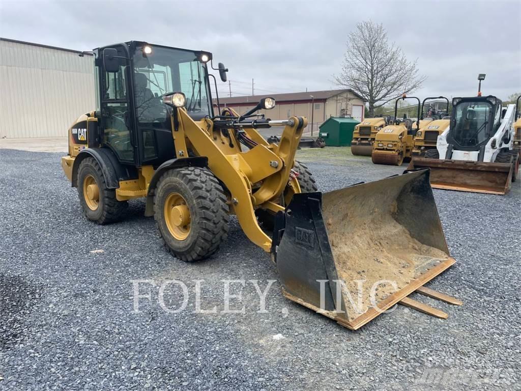 CAT 906M Колесни товарачи
