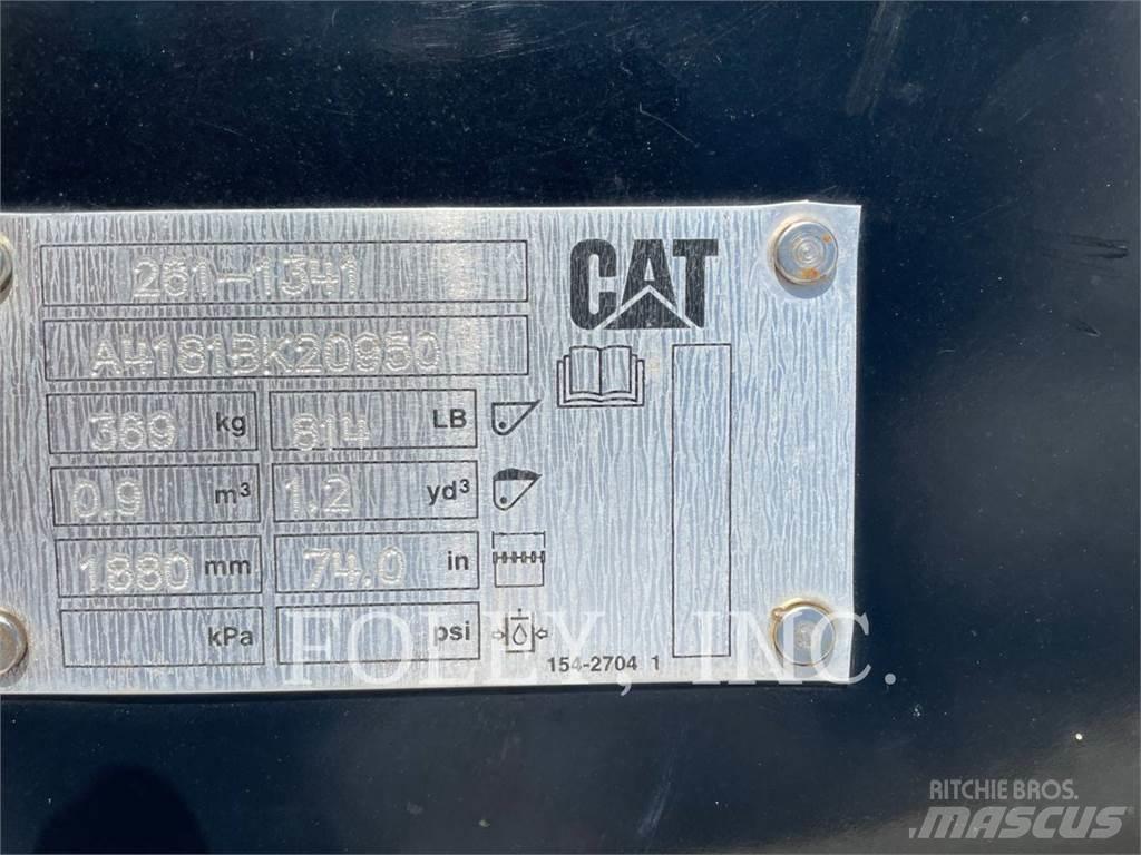 CAT 906M Колесни товарачи