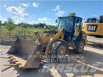 CAT 906M Колесни товарачи