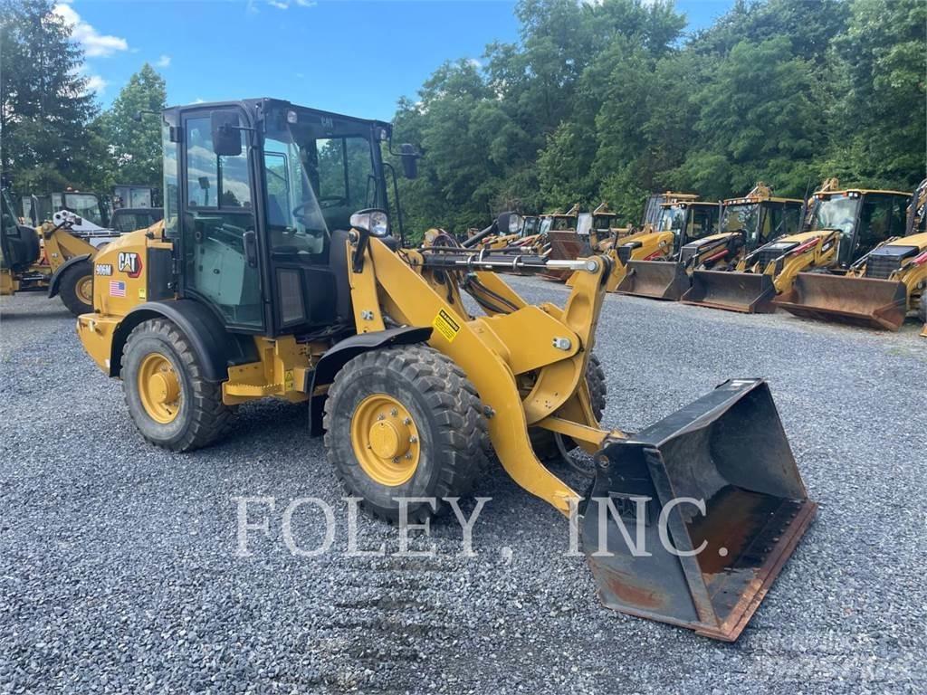 CAT 906M Колесни товарачи