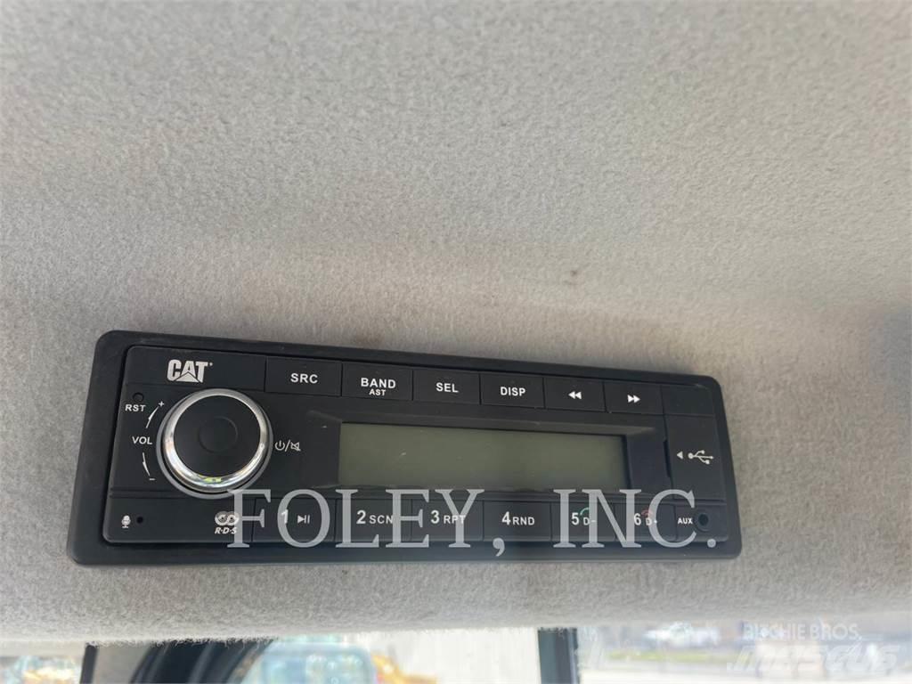 CAT 906M Колесни товарачи